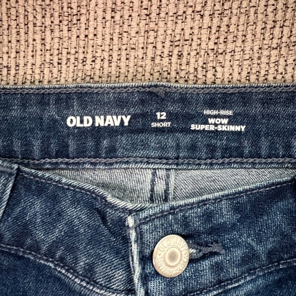 Women’s Old Navy Skinny Jeans - Picture 2 of 3